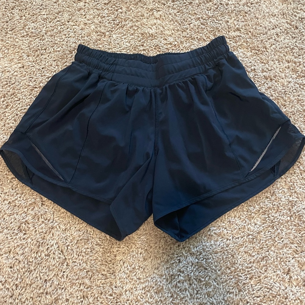 Lululemon Hotty Hot Shorts 4’ size 6